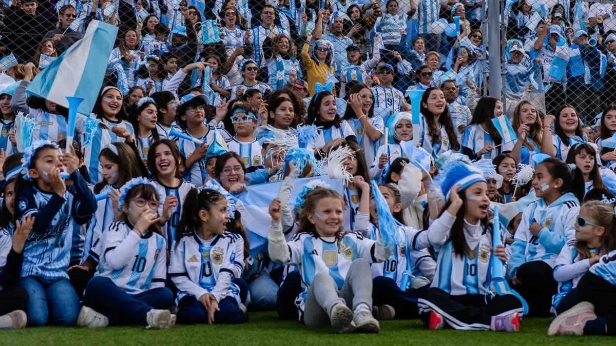 Los Coros de Niños de la UNSJ llevan la pasión futbolera y la magia del circo a Rawson