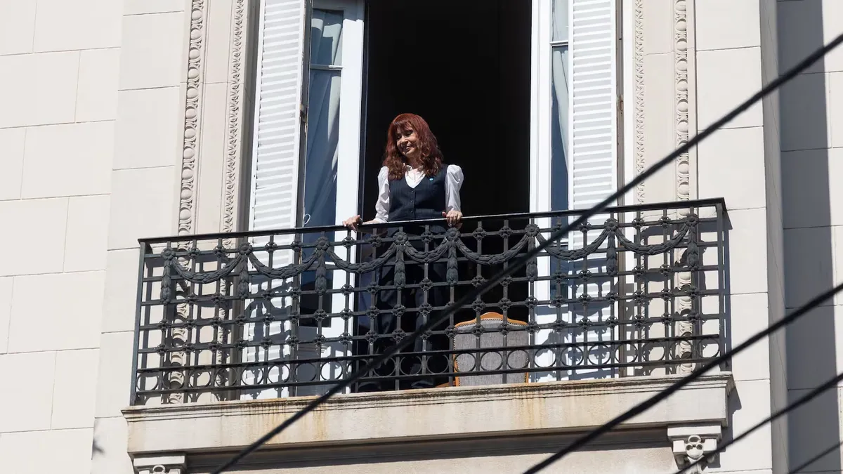 Cristina Kirchner volvió a apelar las condiciones de su detención: pidió que le quiten la tobillera y la dejen recibir visitas