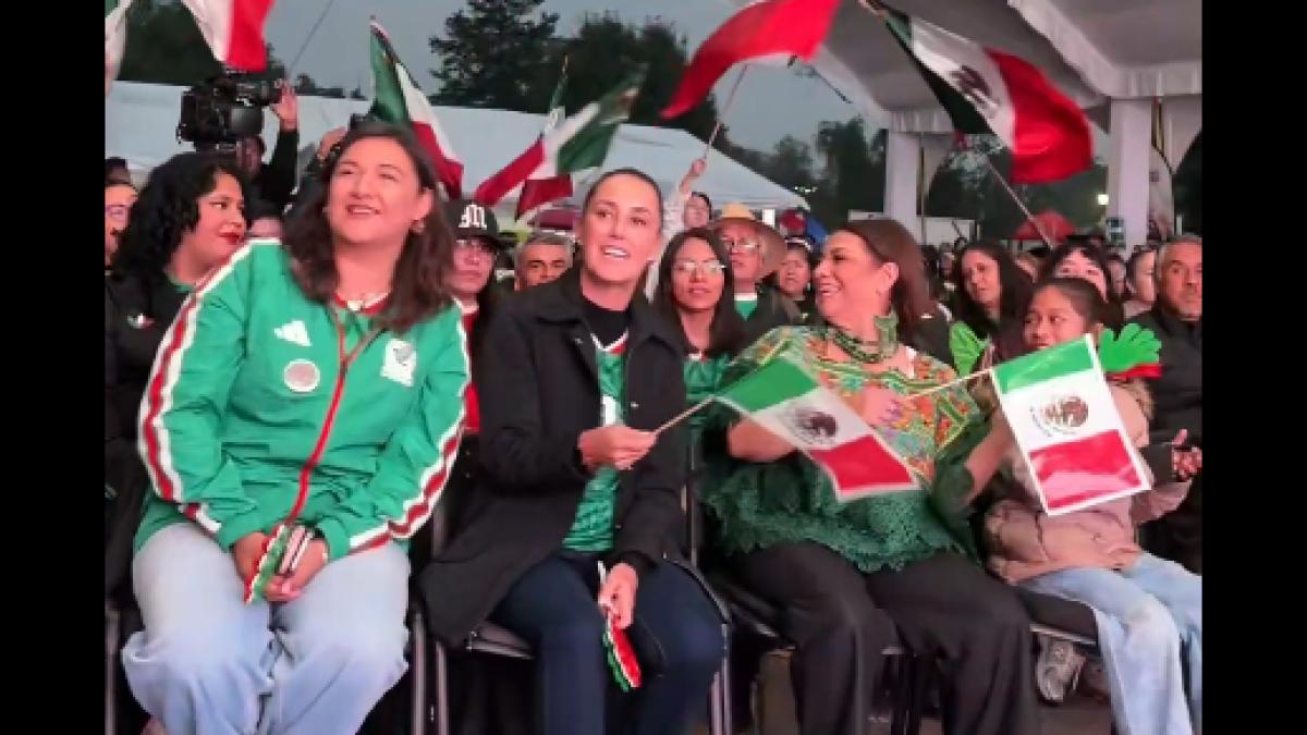 Sheinbaum sigue el partido de la Selección Mexicana desde el Parque Tezozómoc