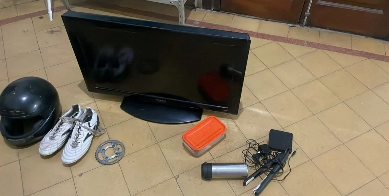 Lo vieron con una moto y un televisor, escapó y terminó detenido tras una persecución