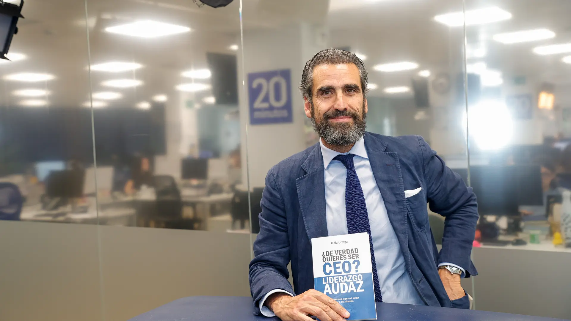 "Hay que aplanar la estructura de las empresas para que los CEO manden menos"
