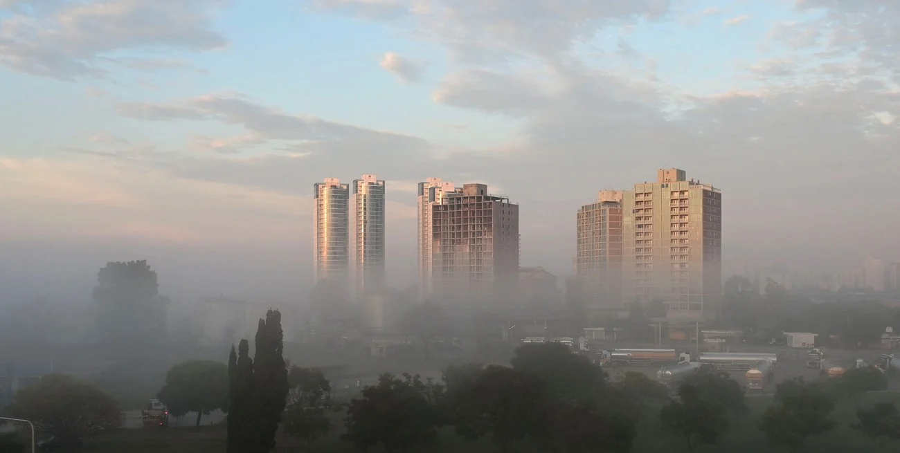 Emitieron una alerta violeta por niebla en siete provincias para este martes
