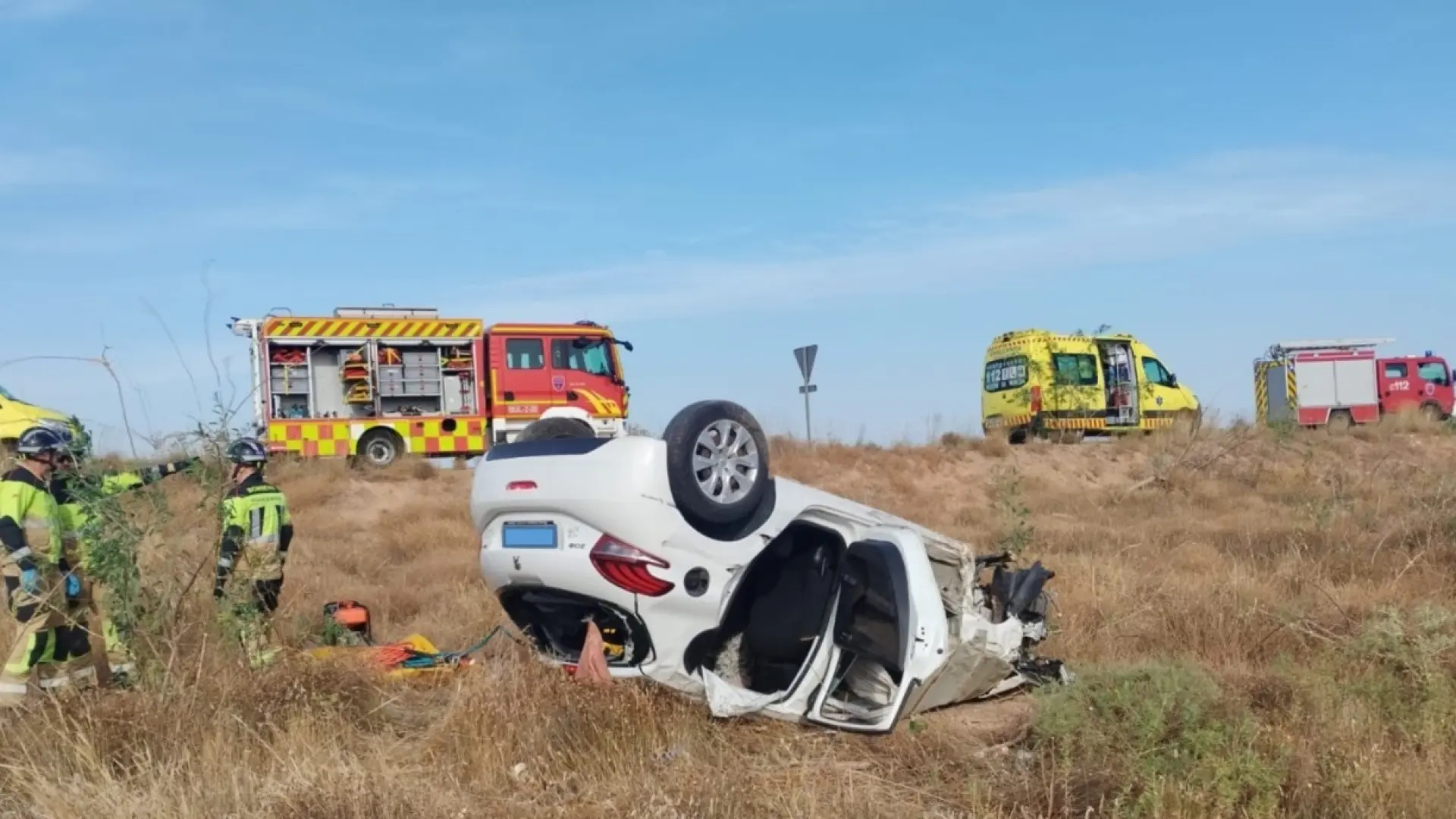 Mueren dos personas y una resulta herida en un accidente de tráfico registrado en Murcia
