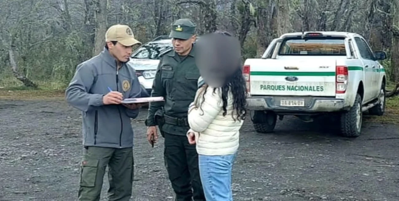 Multaron a turistas brasileños por violar una restricción en el Parque Nahuel Huapi