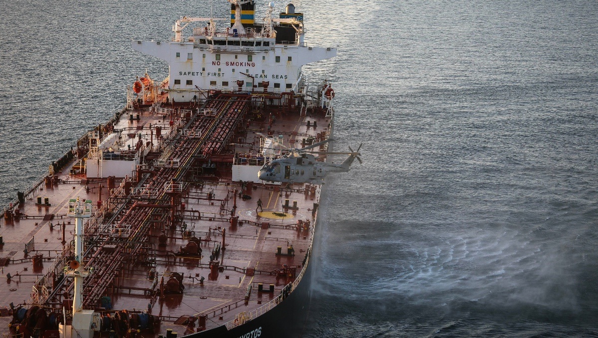 Reino Unido intercepta petrolero flota clandestina rusa Canal Mancha
