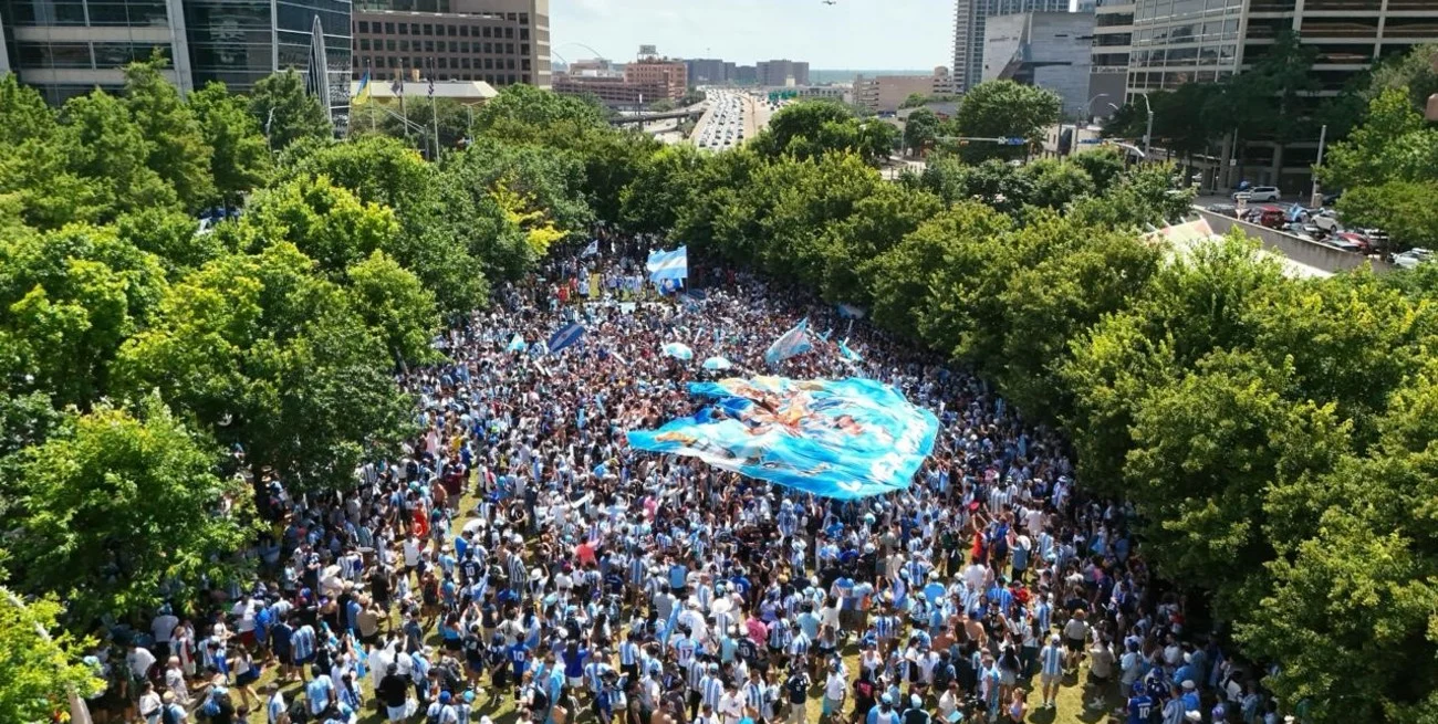 Juega Argentina y hay santafesinos sea cual fuere el lugar en el mundo
