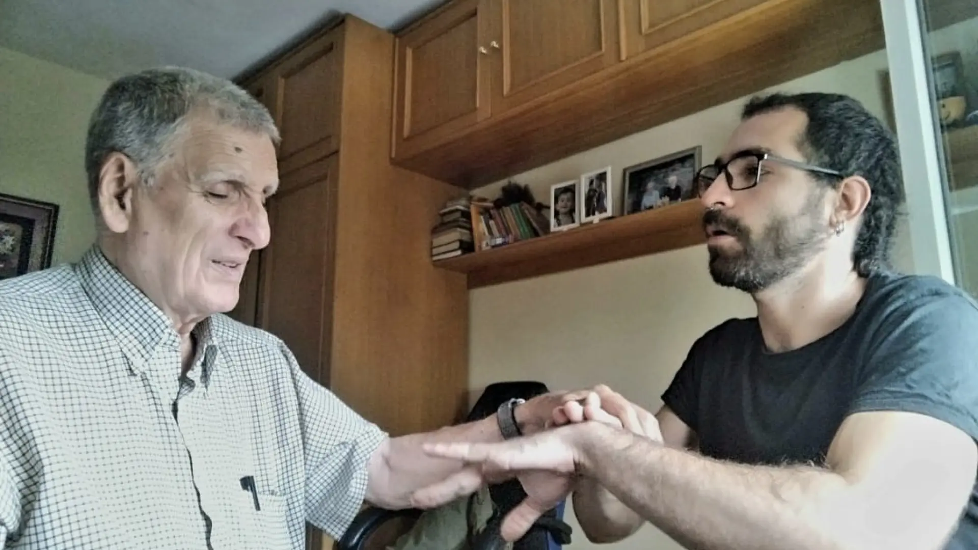 Mediador comunicativo, una figura esencial para las personas sordociegas: "Sin nosotros, son muy vulnerables al aislamiento"