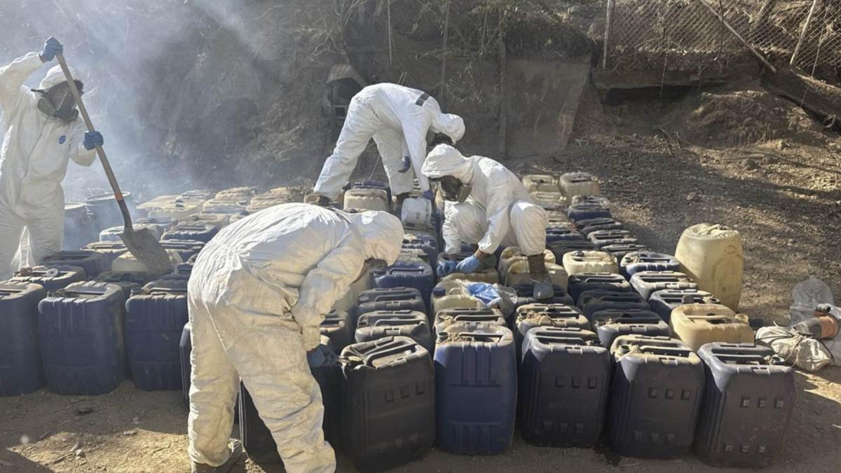 Ejército asegura 2 mil 755 litros de precursores en Culiacán