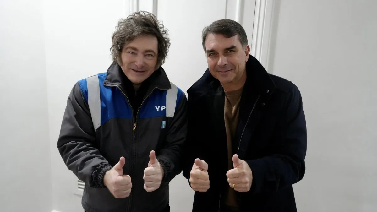 Javier Milei recibió a Flávio Bolsonaro y ratificó su apoyo a la derecha brasileña