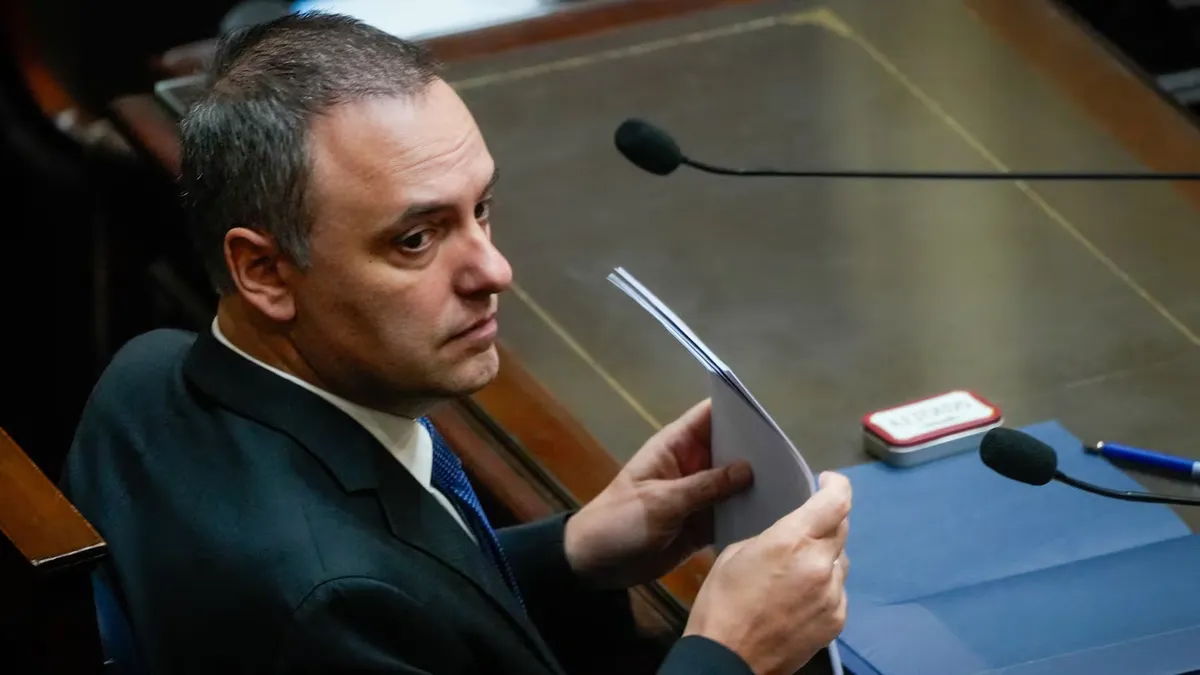 El fiscal pidió un informe patrimonial completo de Adorni antes de exigir explicaciones por su fortuna