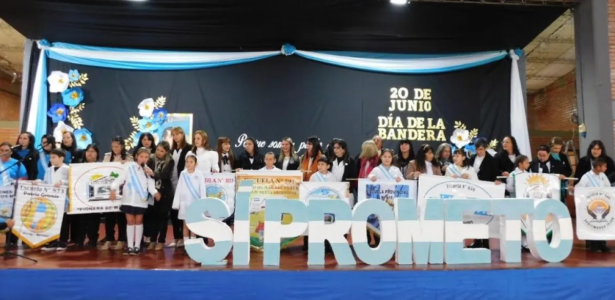 La comunidad de Colonia Wanda honró a la Bandera Nacional y a su creador