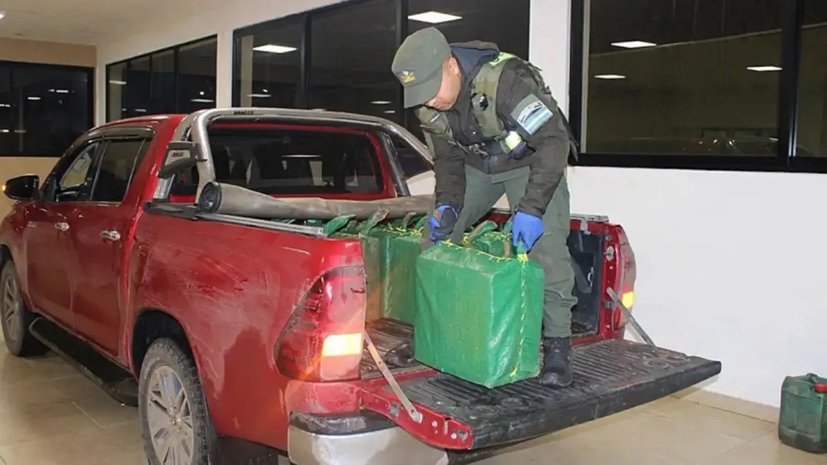 Vuelo narco: buscan al tercer sospechoso por los 470 kilos de cocaína