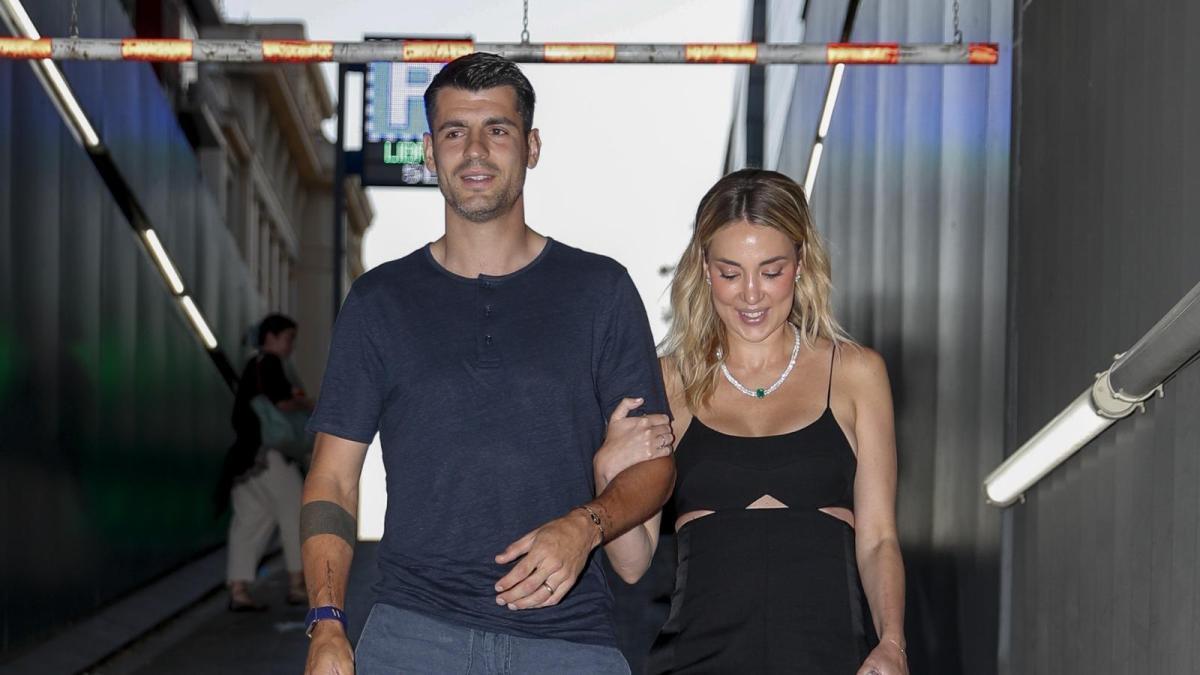 Álvaro Morata y Alice Campello presumen de amor paseando de la mano por Madrid