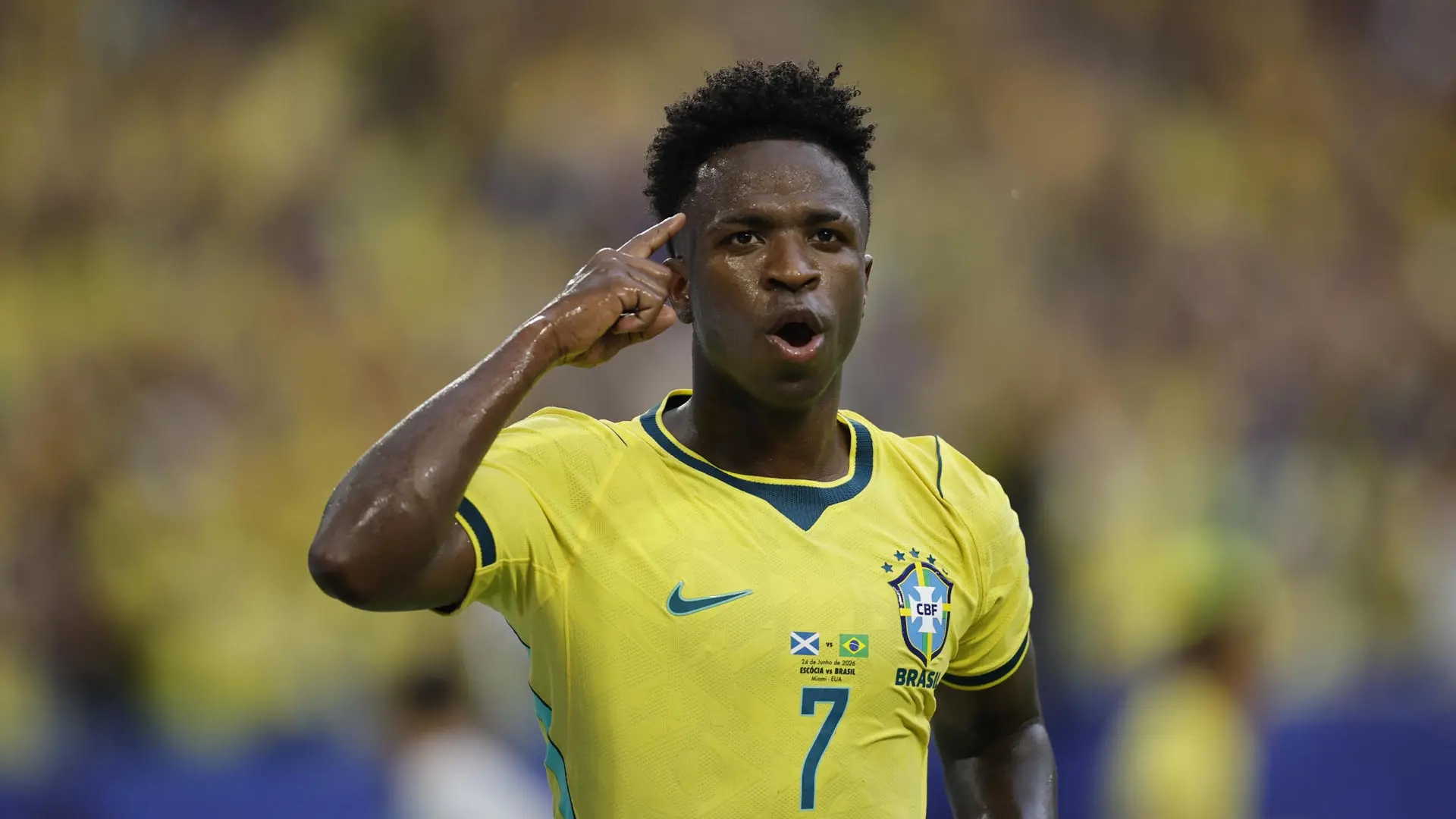 Vinícius se reivindica a lo grande: doblete ante Escocia y entra en el club de leyendas brasileñas