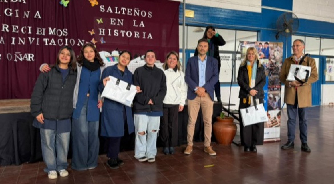 "Salteños en la Historia" suma lectores: ya entregaron más de mil libros
