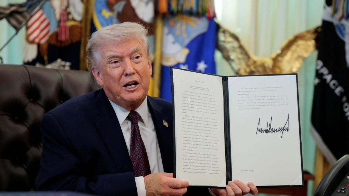 Tribunal de apelaciones permite a Trump mantener arancel global del 10%