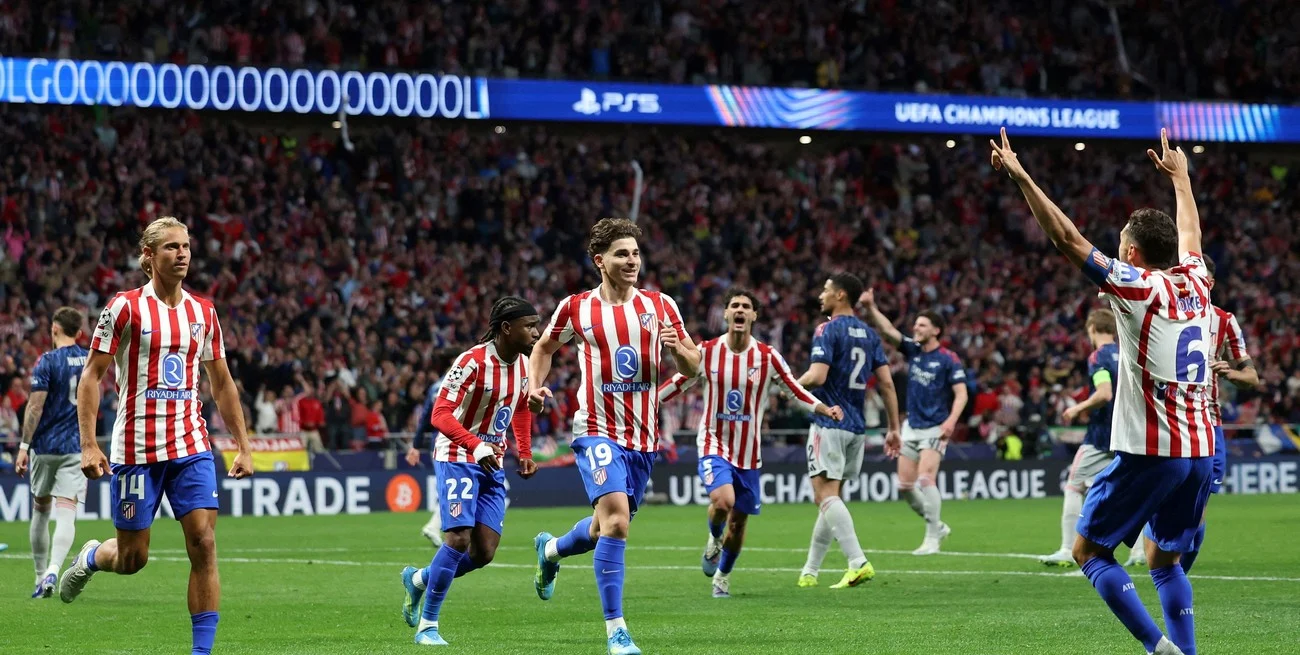 El Atlético Madrid amenaza con acudir a la FIFA por el caso Julián Álvarez y apunta contra Barcelona