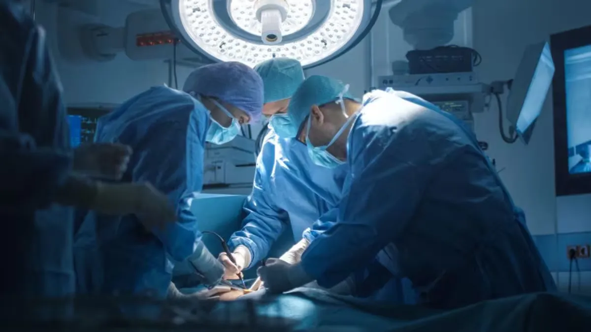 China hizo historia con el primer trasplante simultáneo de tres órganos de cerdo a un ser humano