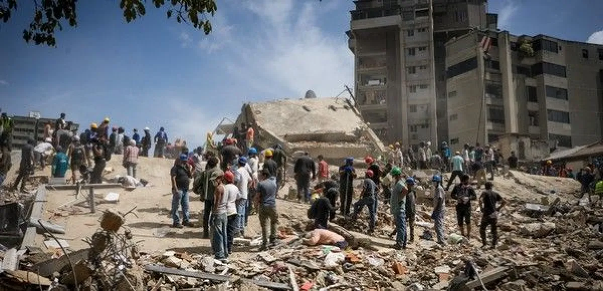 Ya son 920 los muertos por los terremotos en Venezuela y Argentina reforzó el envío de ayuda humanitaria