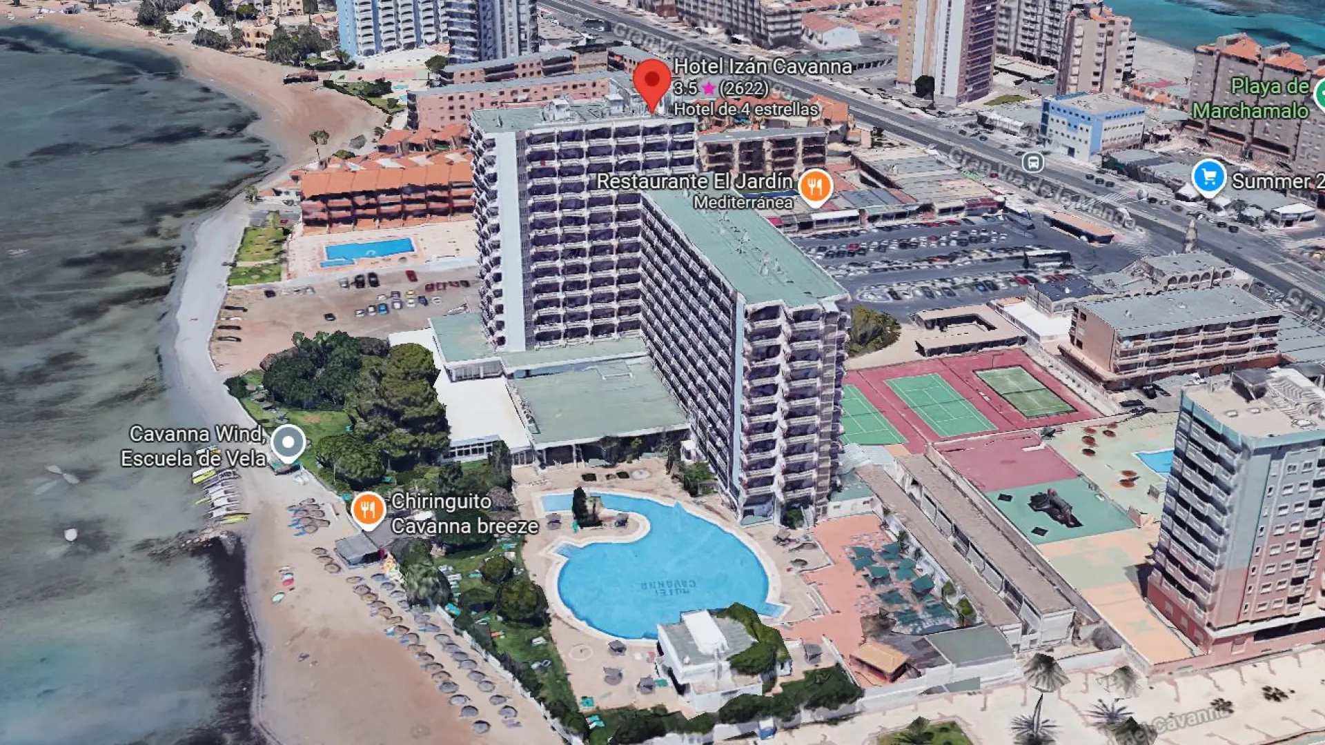 Herido grave un turista tras caerle encima un balcón cuando se bañaba en un hotel en La Manga
