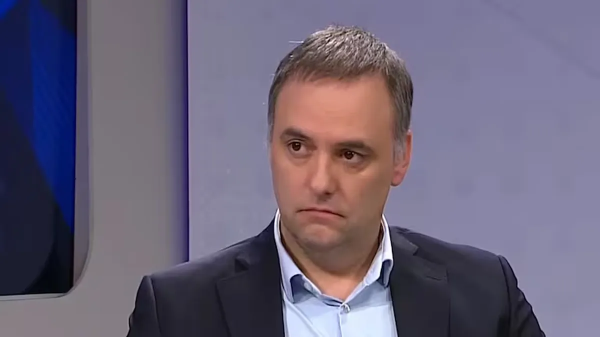 En el entorno de Manuel Adorni descartan una renuncia o licencia
