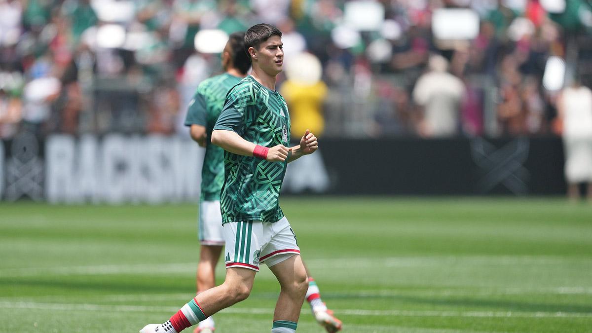 Todos somos 'La Hormiga'; emotivo canto en el Himno Nacional Mexicano