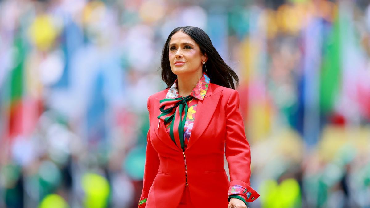 ¿Por qué Salma Hayek no tocó la Copa en la inauguración del Mundial?