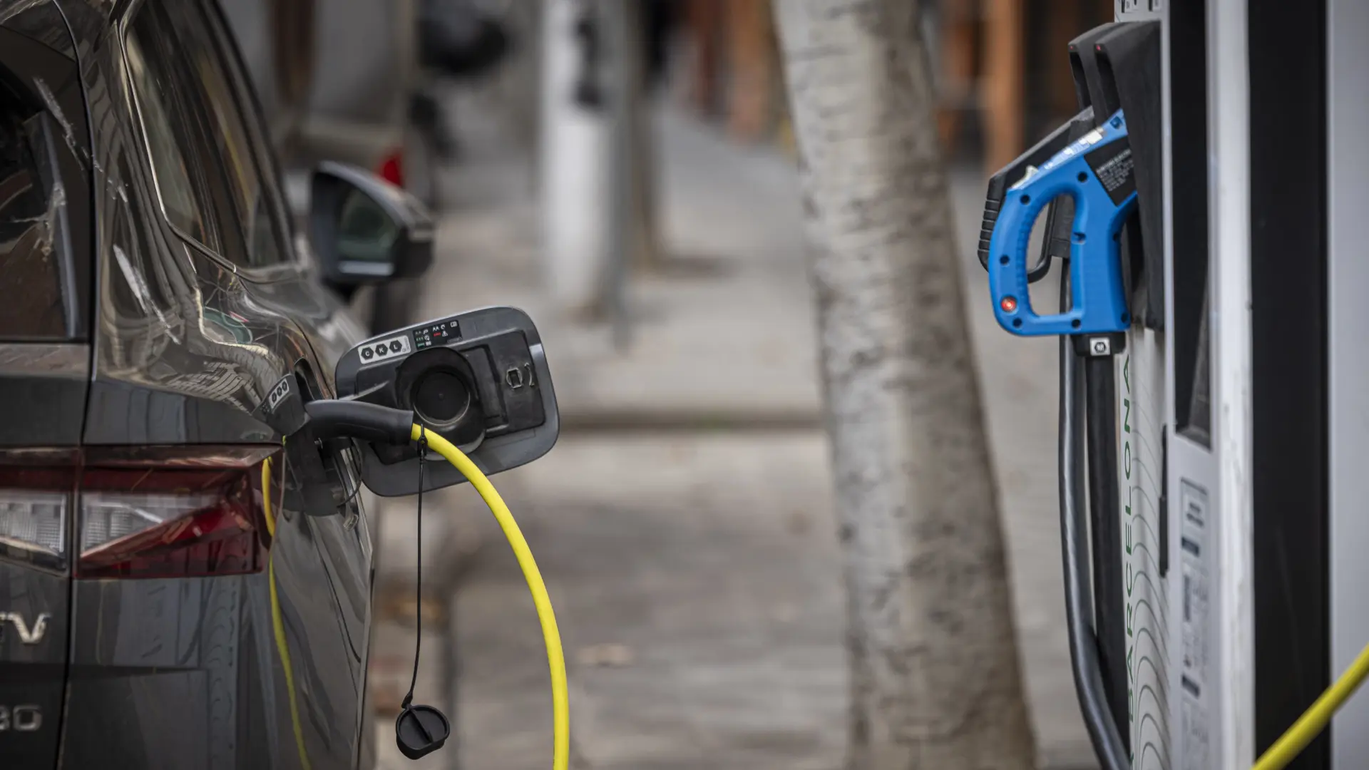 Alianza Iberdrola- Santander: lanzan un renting de coches eléctricos desde 491 euros al mes