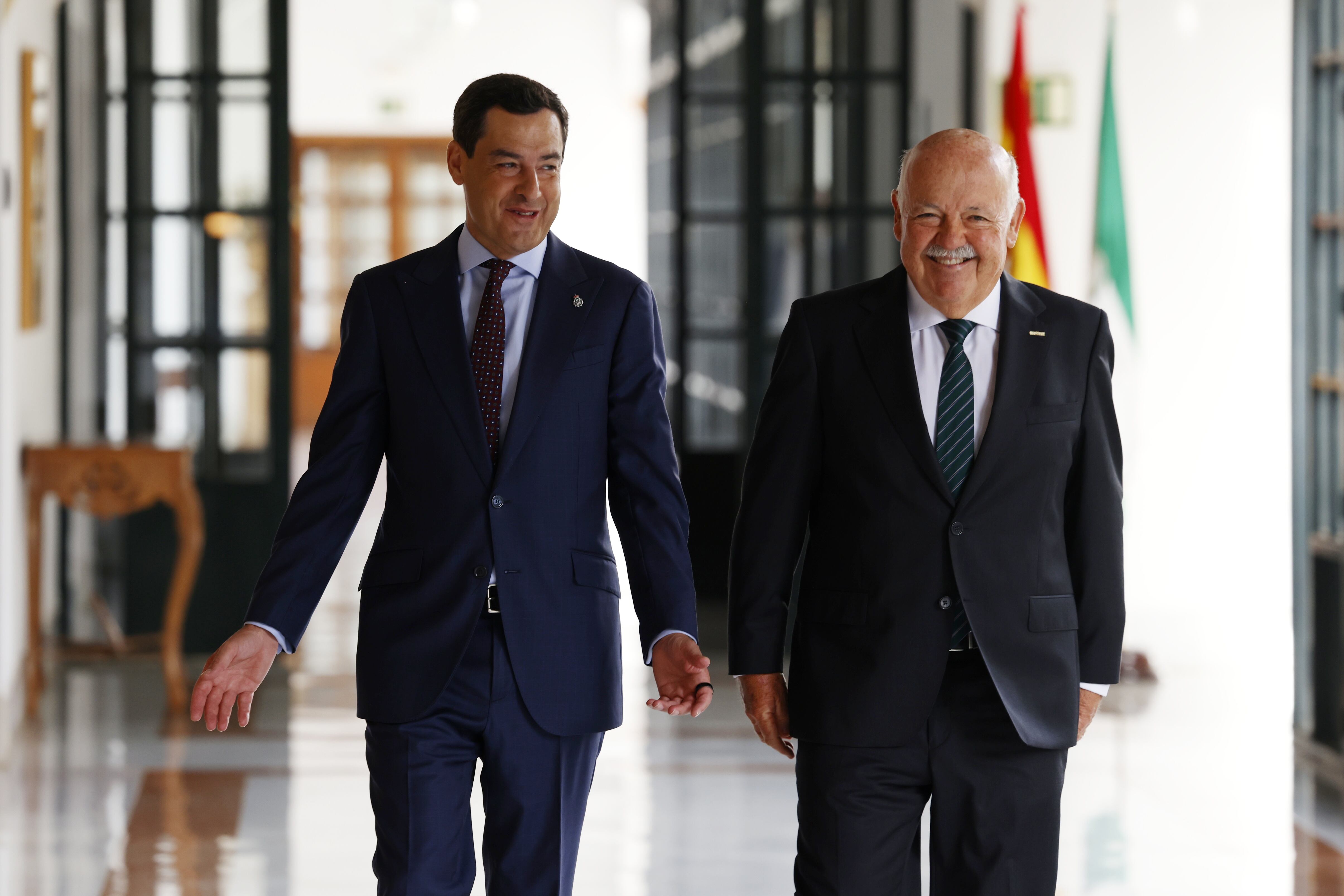 El PP y Vox acercan posiciones y aventuran que la investidura de Moreno será "más pronto que tarde"