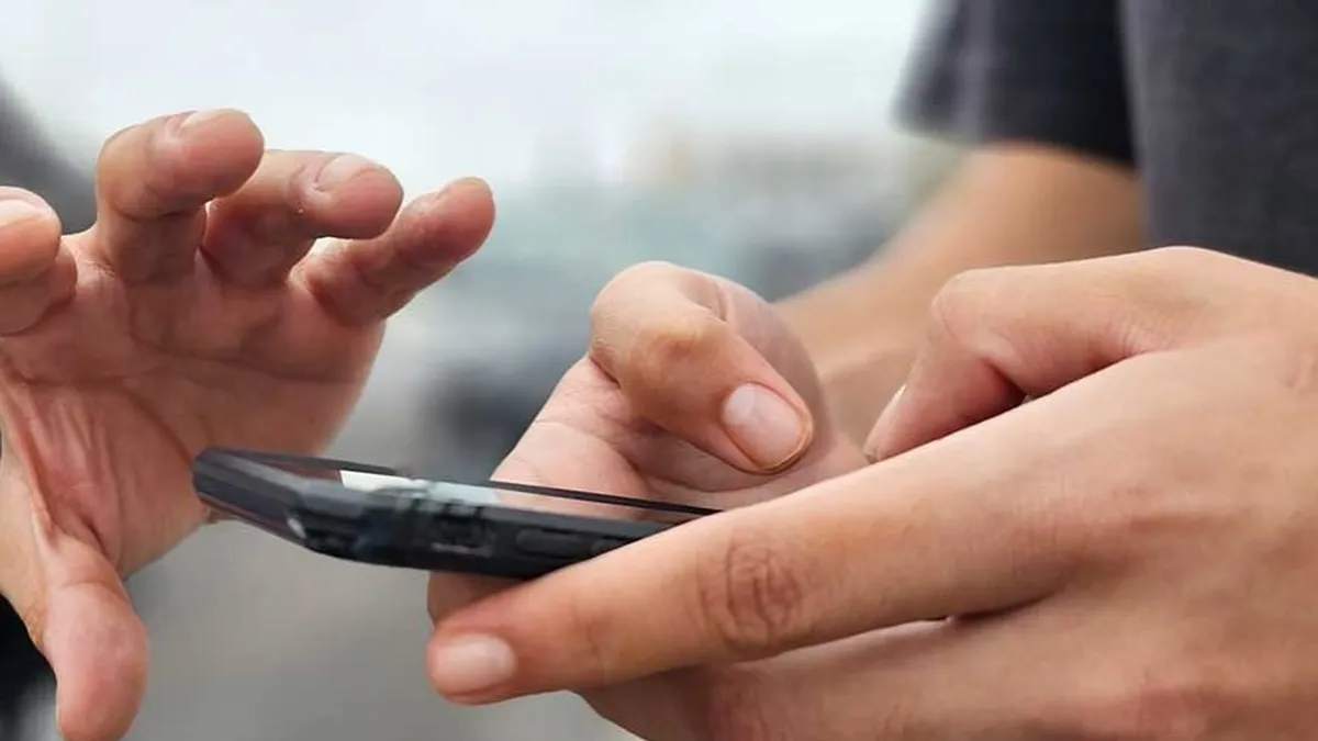 Imputan e indagan a una mujer por el presunto hurto de un teléfono celular