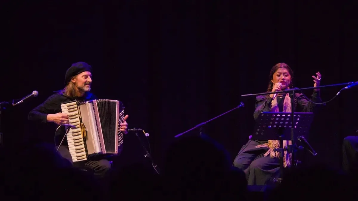 Nadia Larcher regresa con su canto al Poncho catamarqueño