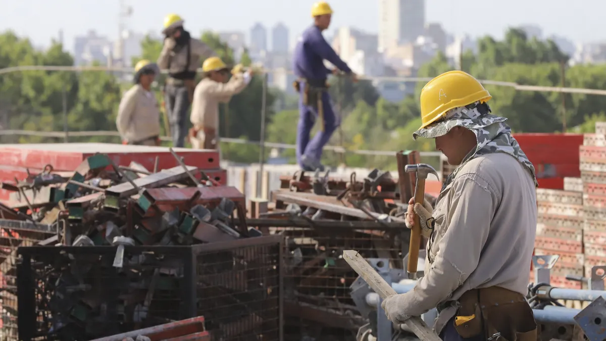 ARCA reglamentó el nuevo blanqueo laboral: cómo funcionará el régimen para regularizar empleados no registrados con quitas de hasta 90% de deuda