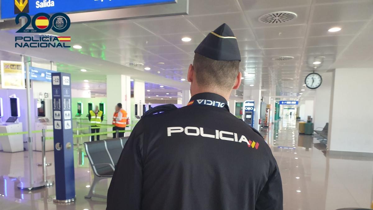 Detenido en el aeropuerto de Menorca cuando trataba de huir con su hija tras agredir a su mujer