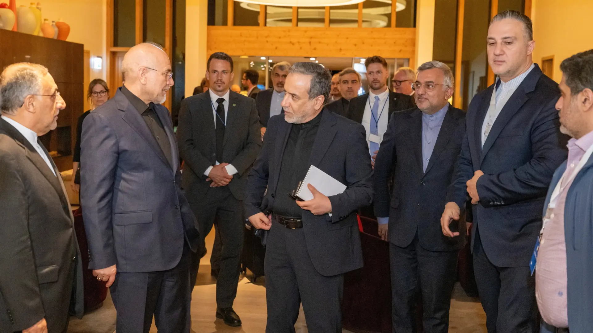 EEUU e Irán negocian en Suiza un acuerdo definitivo en plena tensión por el ataque de Israel a Líbano