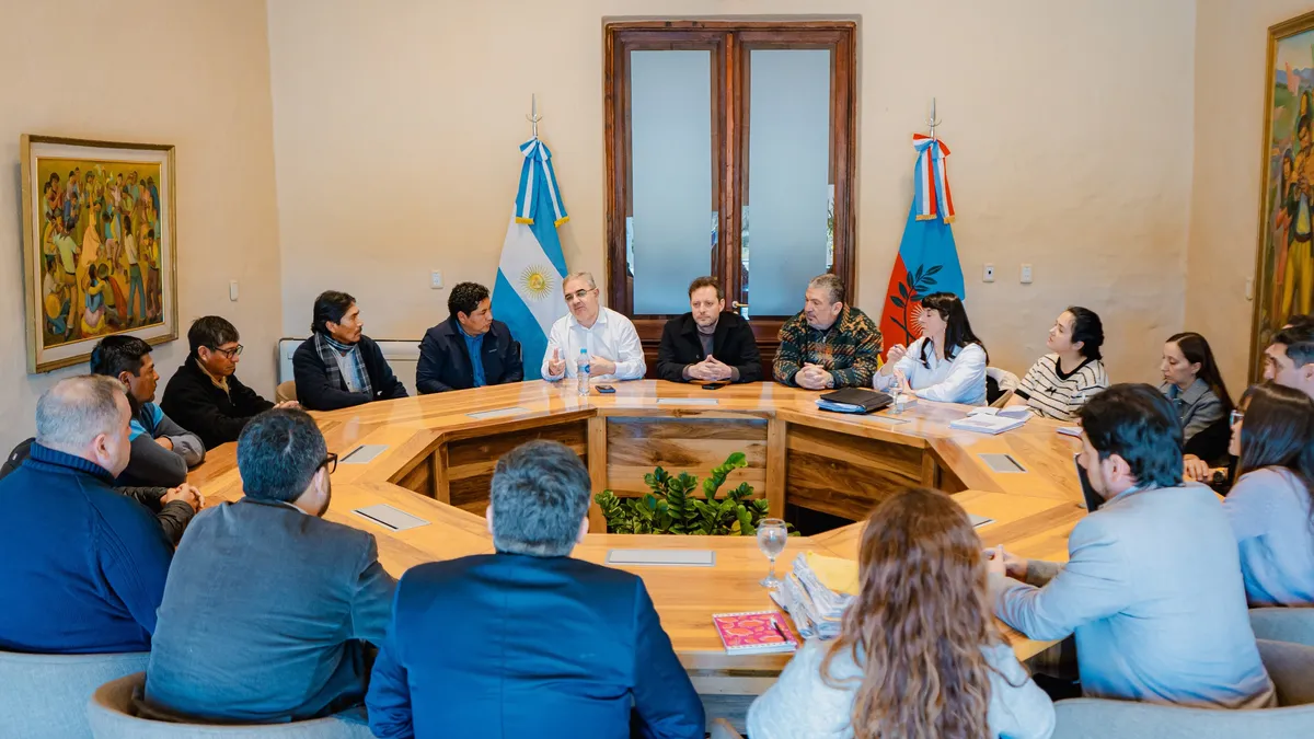 Obras para Villa Vil: en agosto se licita el camino a Laguna Blanca y avanza el tendido eléctrico