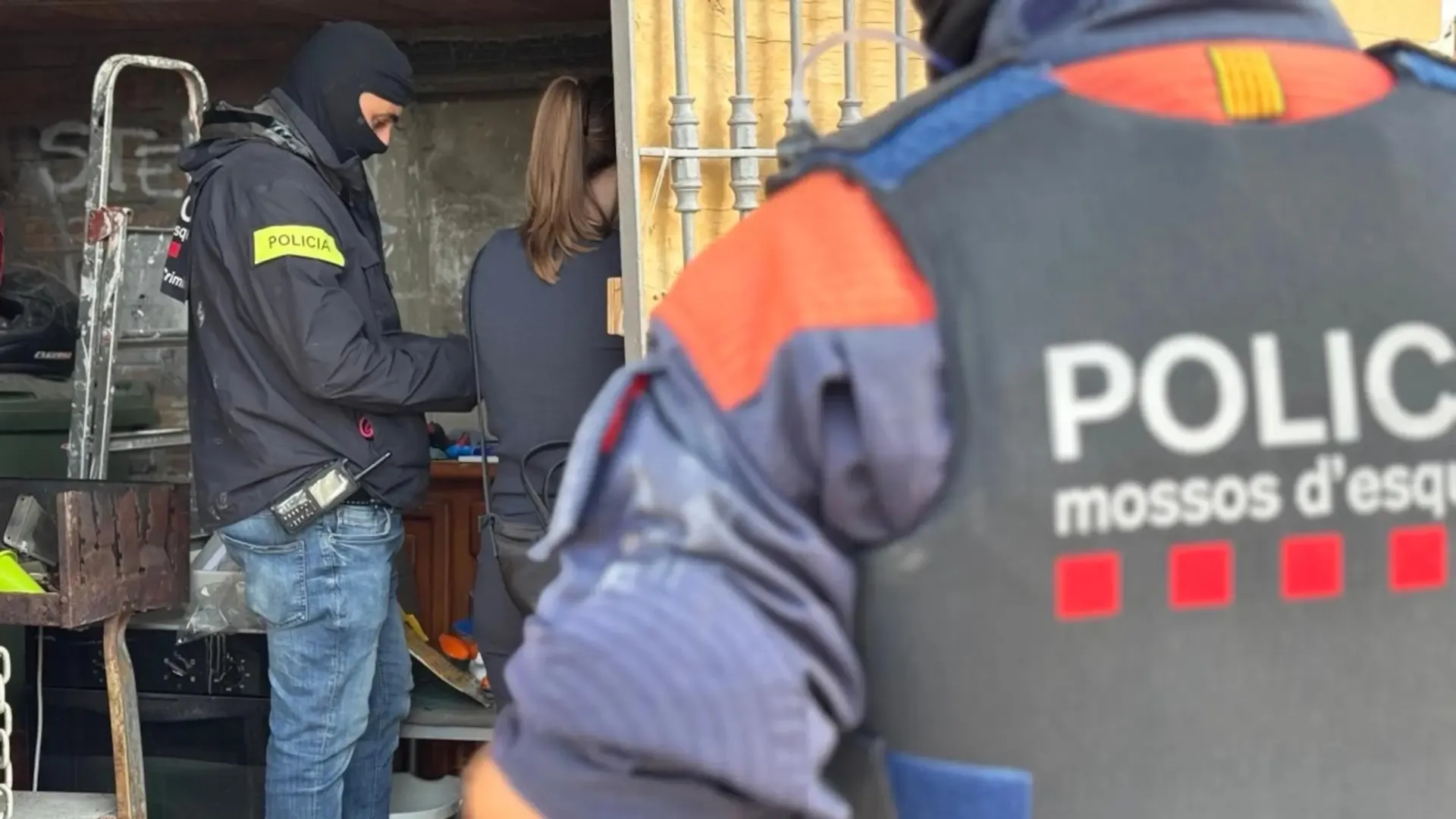 Los Mossos desarticulan un grupo criminal dedicado al tráfico de drogas en la provincia de Barcelona y detienen a tres personas