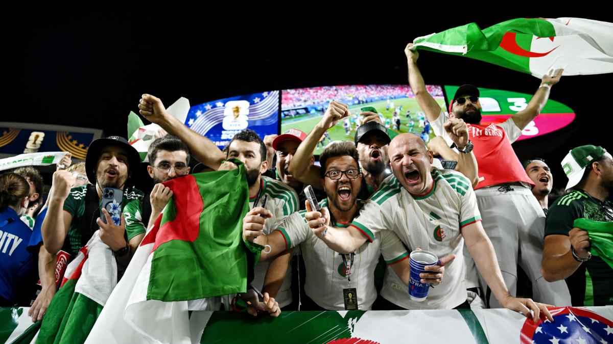 ¡Locura en Argelia! Aficionados celebran el empate ante Austria por este increíble motivo
