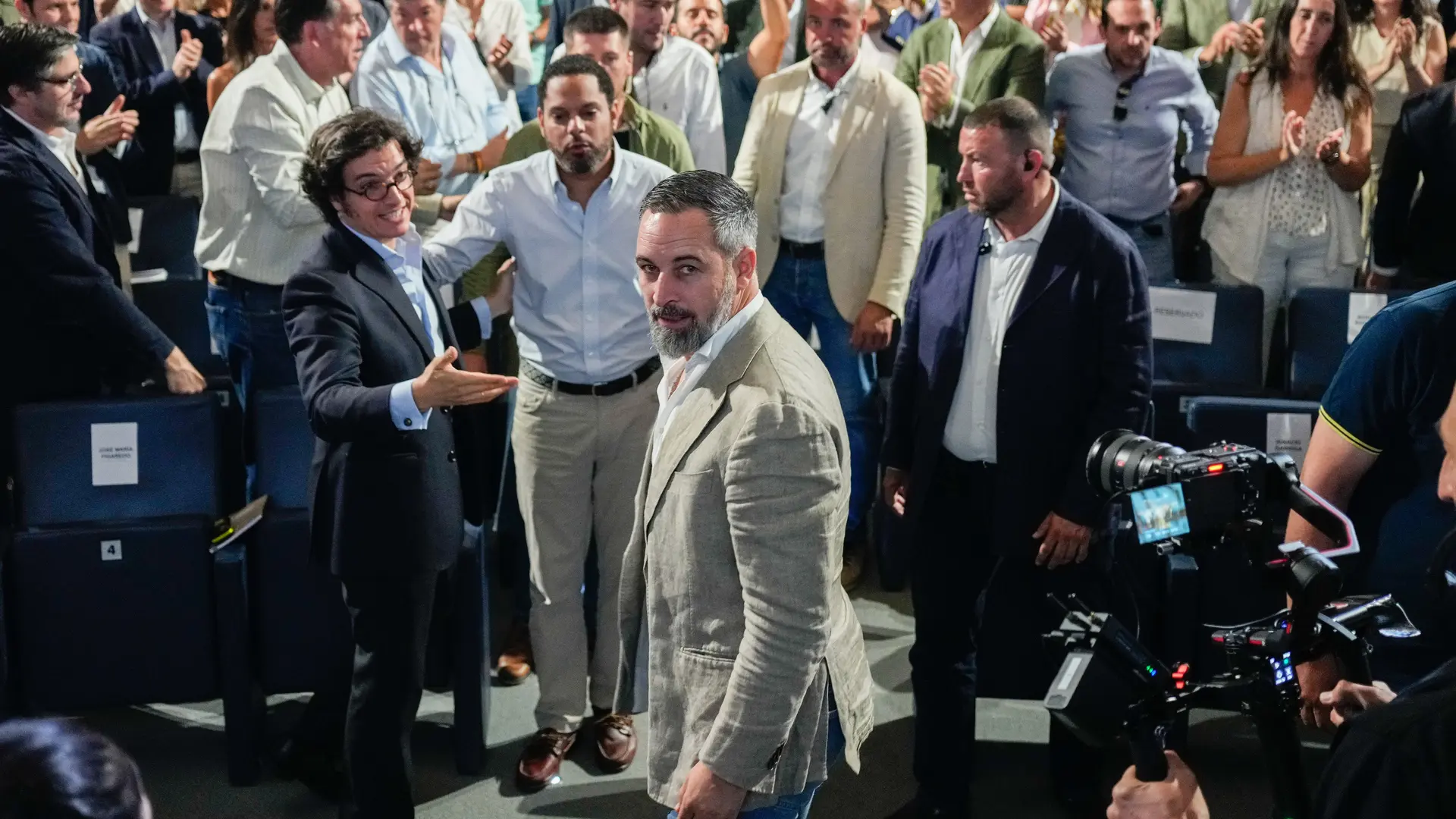 Abascal pide a sus vicepresidentes "respeto" al PP, pero sin miedo a romper y dice que toca más "bisturí que motosierra"