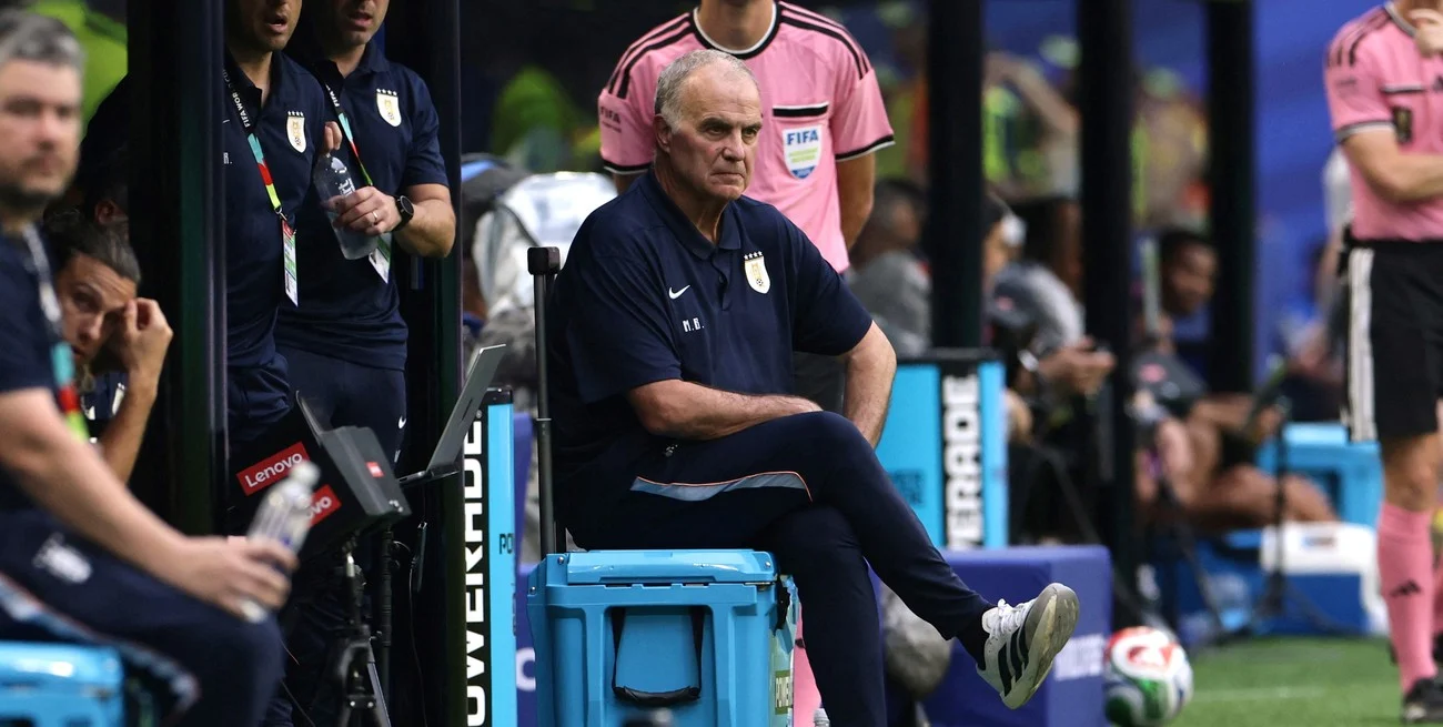 Bielsa prepara cambios y los jugadores apuestan a la versión que mostró Uruguay en el complemento
