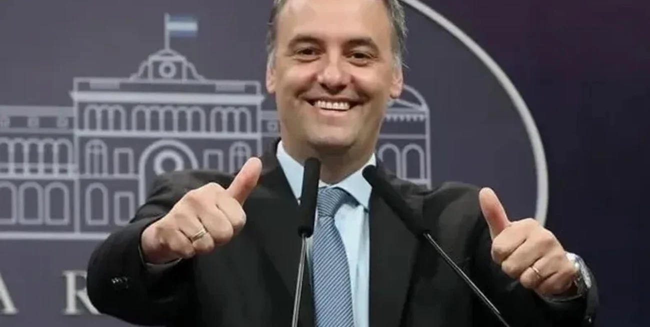 Adorni contradijo la suspensión y se puso a disposición para dar su informe de gestión