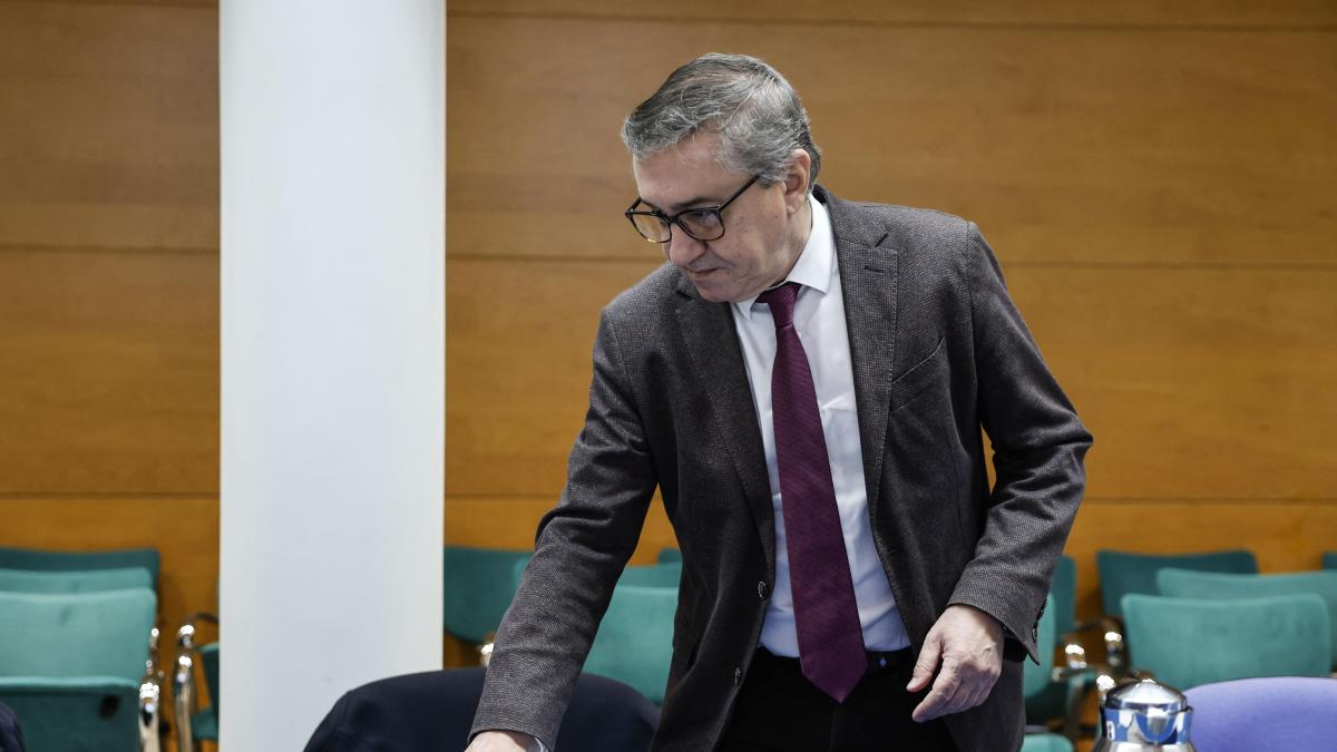 Llorca arriesga con Vox y tampoco incluye la prioridad nacional en la ley de acompañamiento