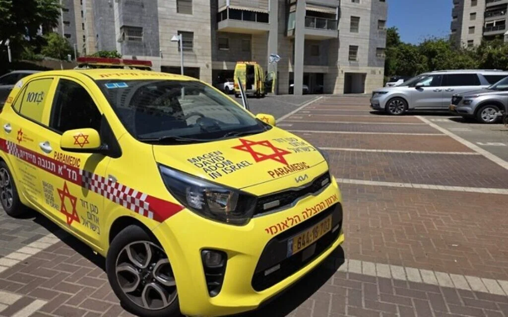 Elderly man stabbed to death in Rehovot; police arrest son, who reportedly confessed