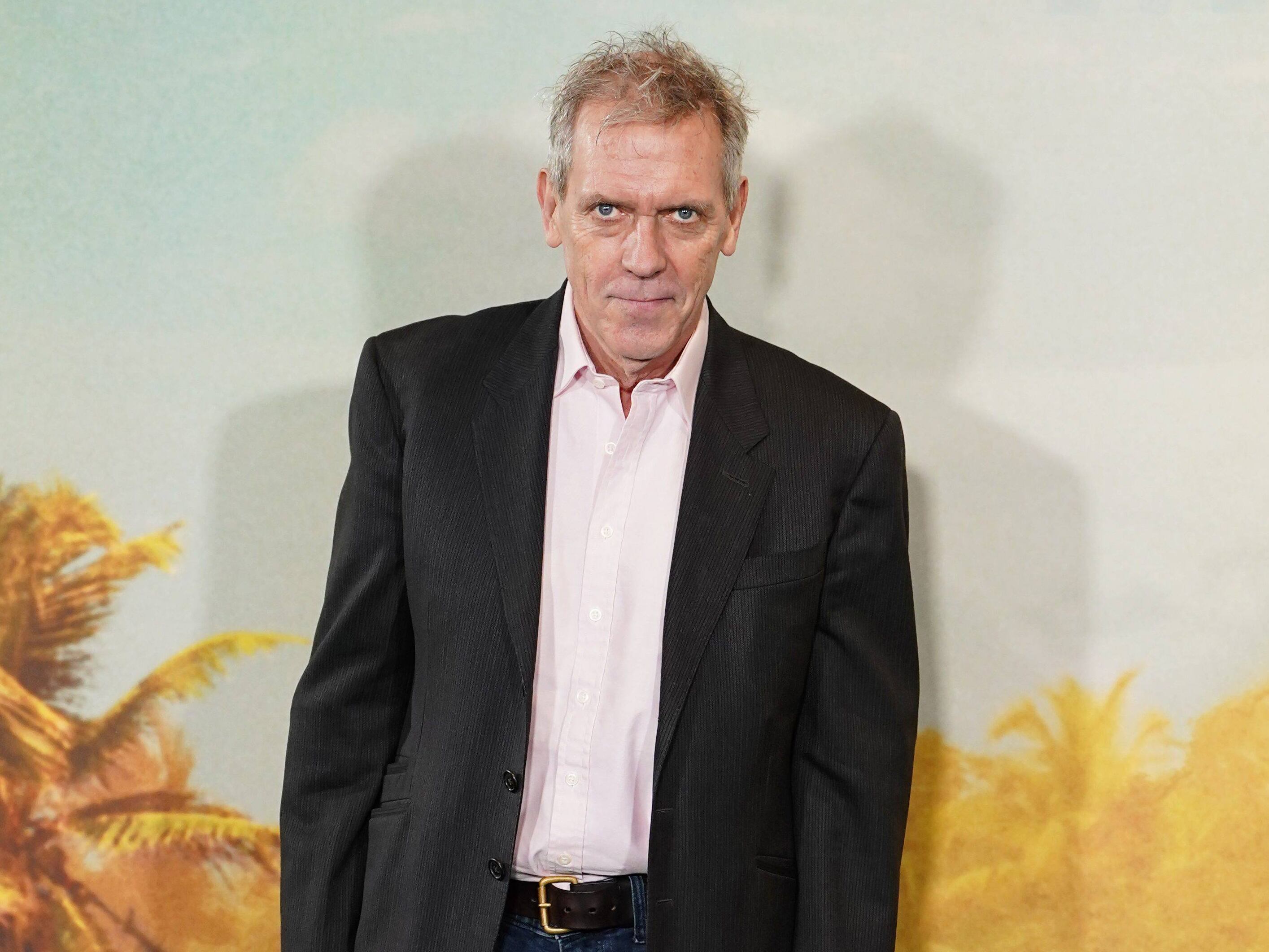 Hugh Laurie se disculpa por su arrebato contra una periodista crítica con 'House': "Estaba ligeramente borracho"