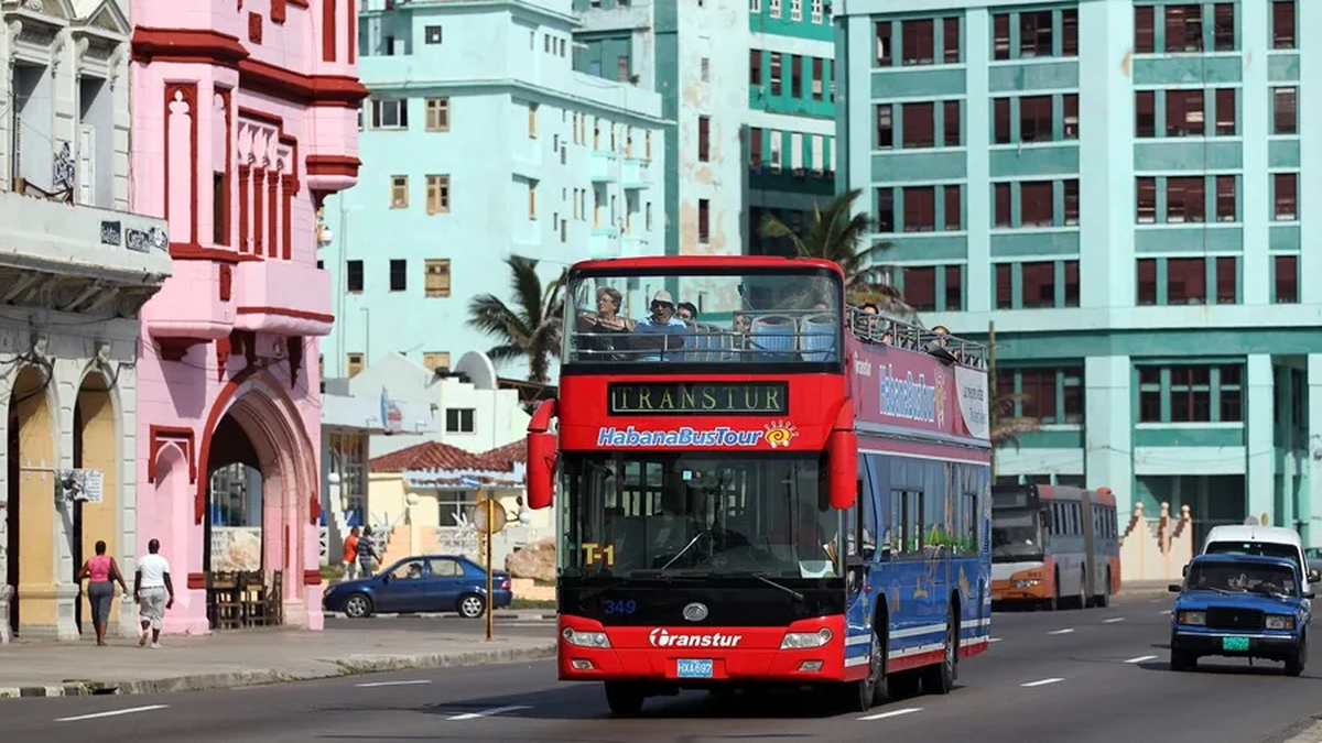 El derrumbe del turismo agrava la crisis en Cuba: el número de visitantes se desplomó 56% en lo que va de año