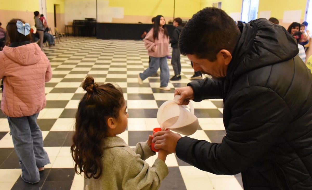Lanzaron el programa social "Copa de leche y cine"