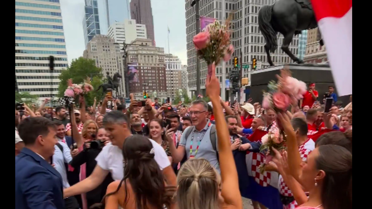 La boda que terminó con invasión croata: novios buscaban fotos perfectas y encontraron fiesta de Mundial