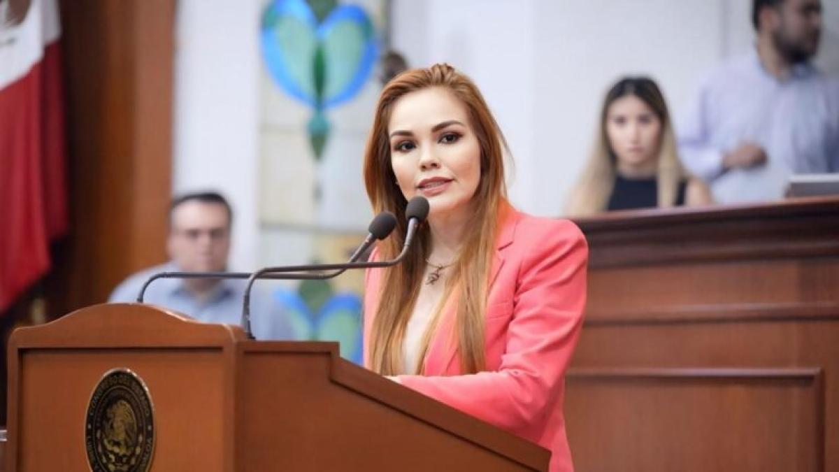 Tras recibir corona fúnebre y sin guardia permanente, seguirá trabajando Gárate Valenzuela