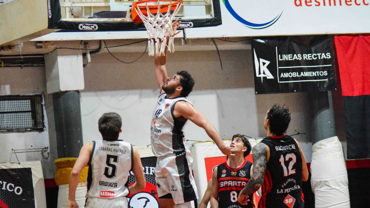 Urquiza cayó ante Sparta y definirá el pase en el tercer juego de playoff