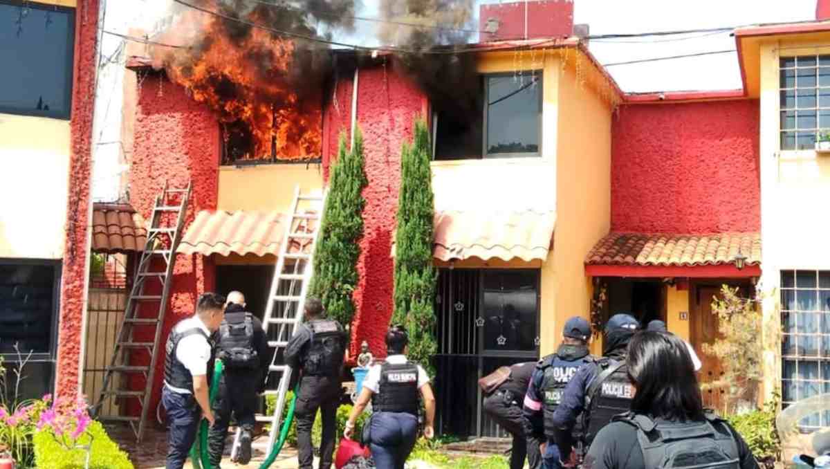 Incendio por corto circuito se registra en domicilio de Nezahualcóyotl