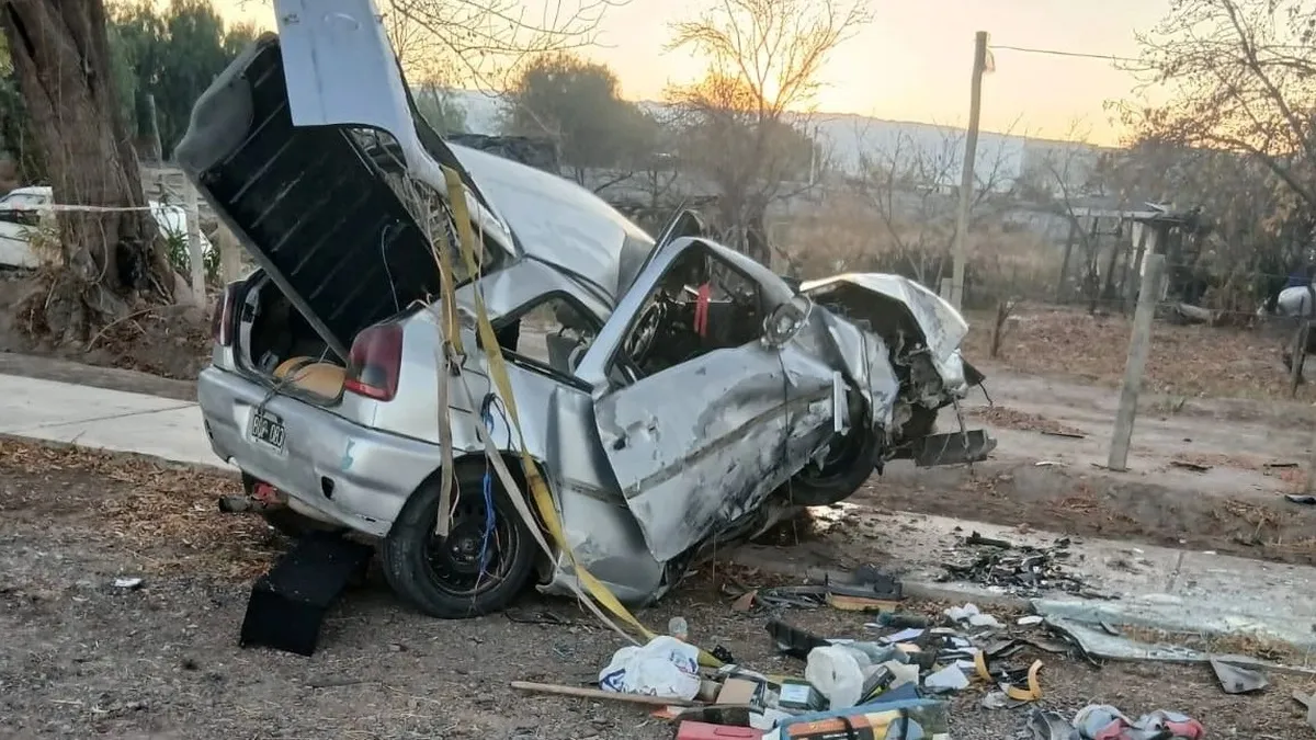 Violento vuelco en Caucete: cinco personas quedaron atrapadas y fueron hospitalizadas